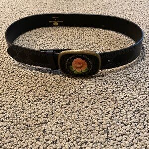 Leather Black Belt w/ Flower Buckle Size Small in Like New Condition